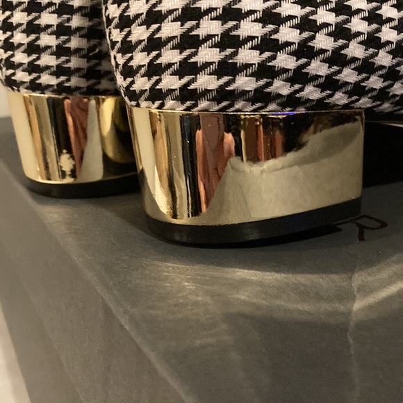 Beautiful  Mid Block Heels 👠 Flats, size -7, Color Black/White Houndstooth - Picture 10 of 10